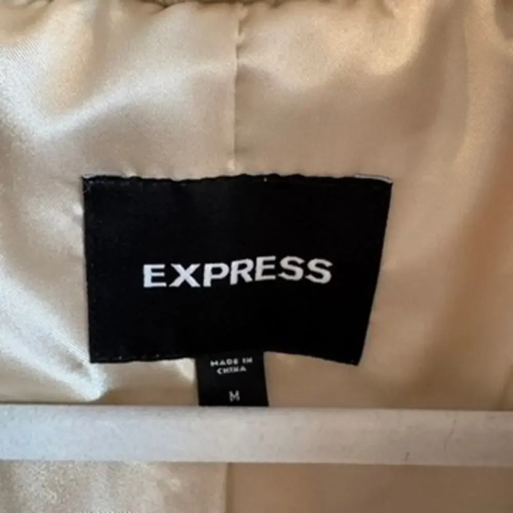 EXPRESS Ivory Faux Fur Coat Plush Mid Length Jacket Size M - Picture 3 of 9